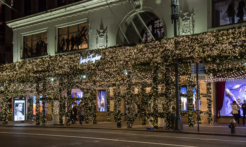 Lord & Taylor NYC Christmas Light Display - Metro Limousine Service